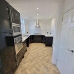 KNM0058GLEI Kitchen (2).jpg