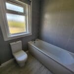 KNM0035LEVI Bathroom (2).jpg
