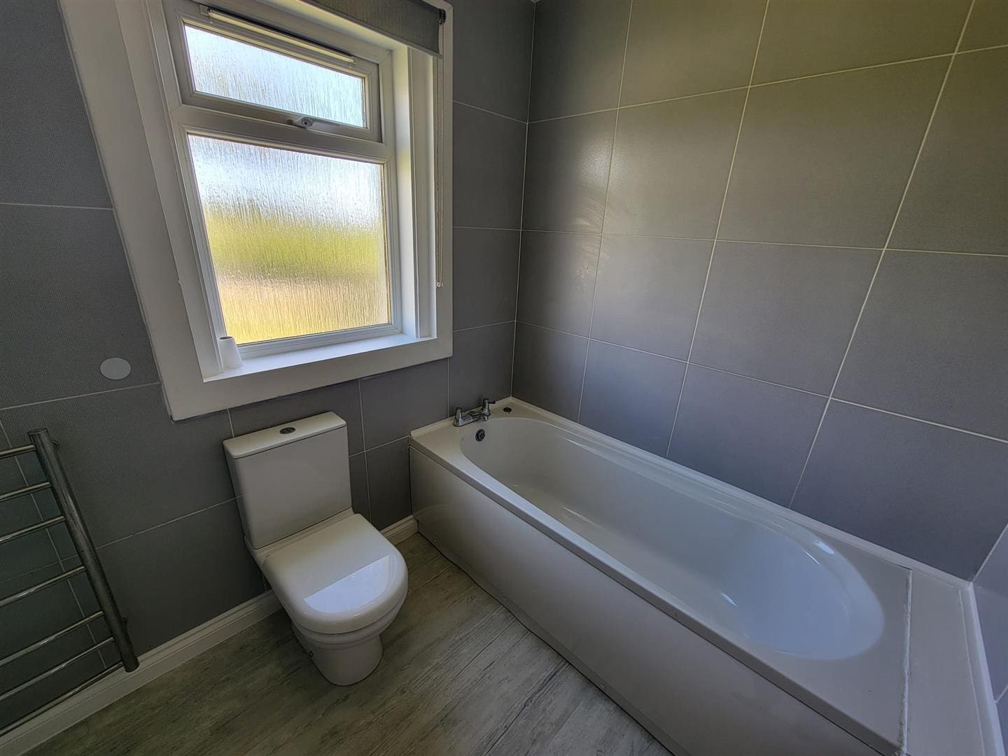 KNM0035LEVI Bathroom (2).jpg