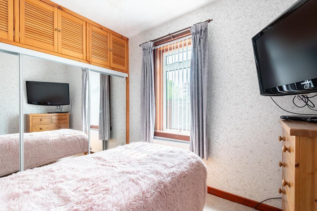 LEV1464PEM BEDROOM 2.jpg