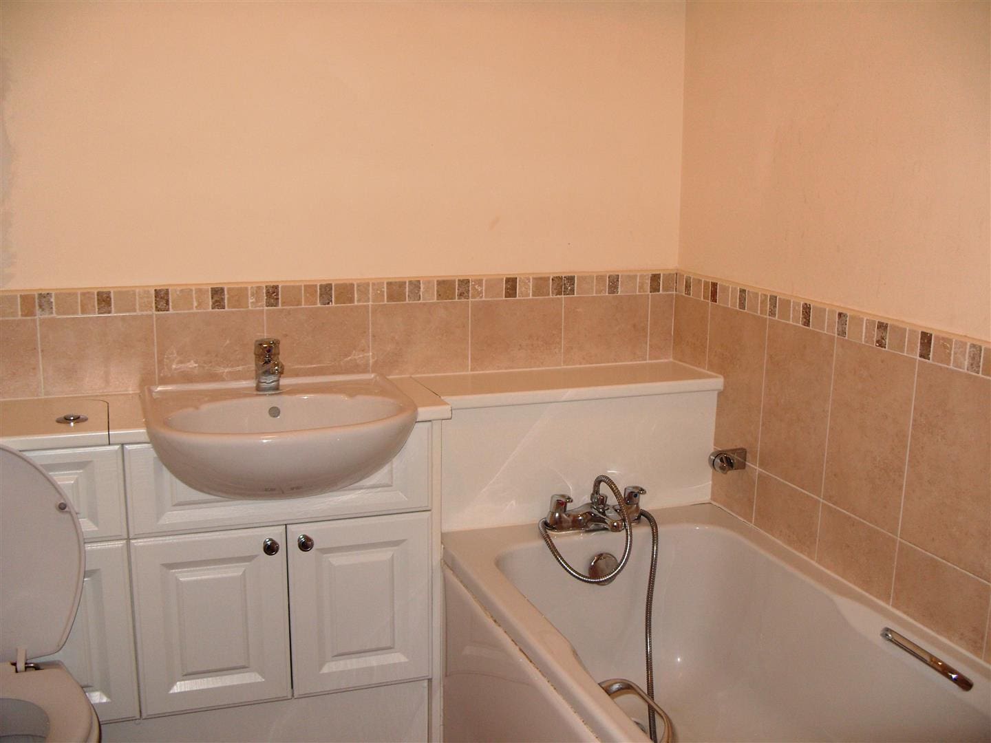 JMP0016GLE BATHROOM.jpg