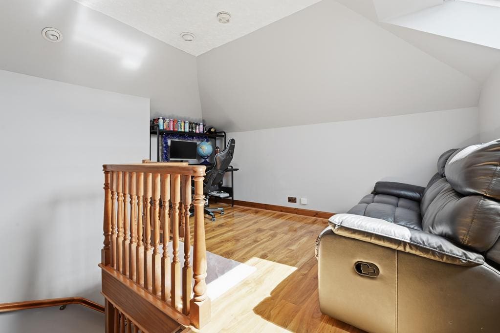 LEV1460PEM UPPER RECEPTION AREA.jpg