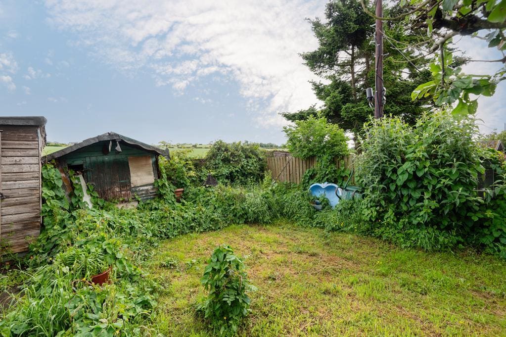 LEV1466PEM UPPER GARDEN.jpg