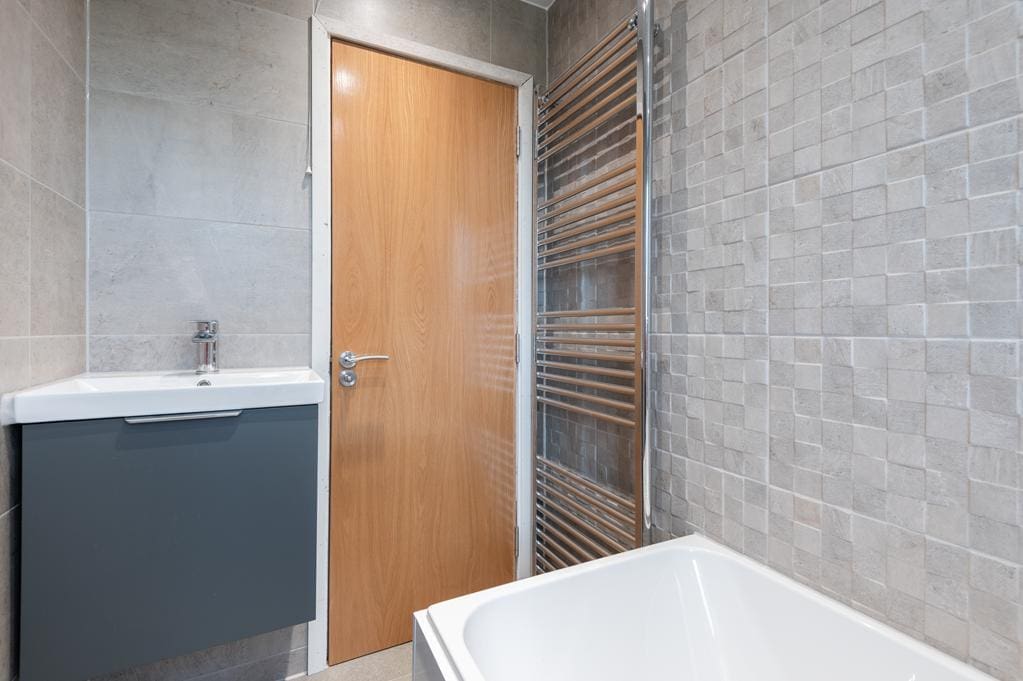CUP1476SEG BATHROOM AGAIN.jpg