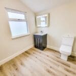KNM0002LEVL WC.JPG