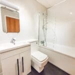 RDC0268LEVL BATHROOM (1).JPG
