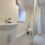 KNM0068GLEI Shower room (1).jpg