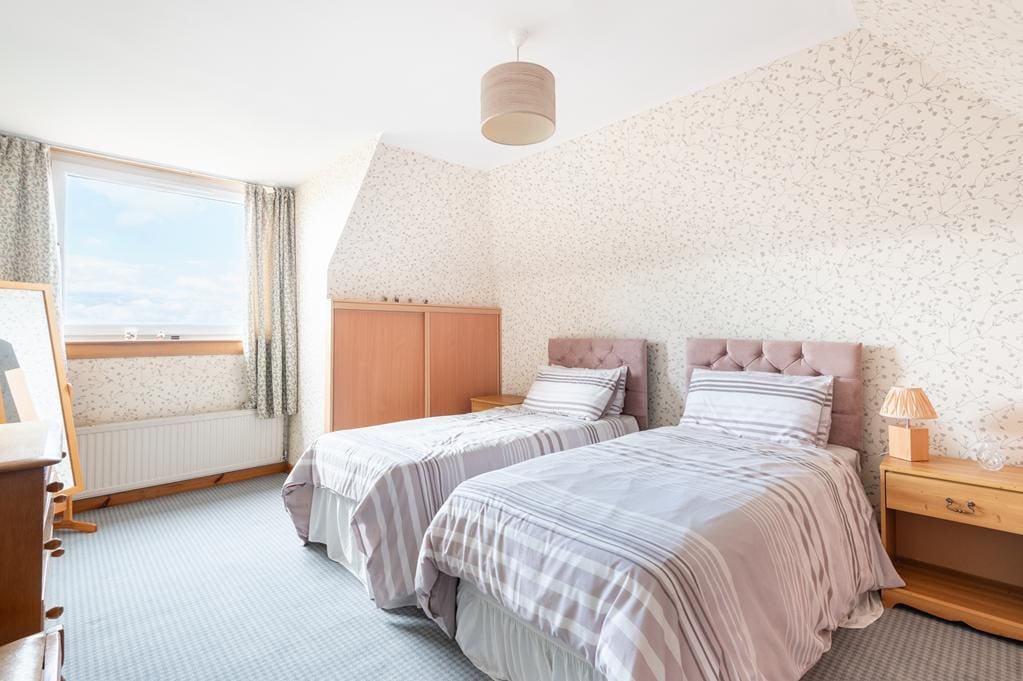 LEV1472PEM BEDROOM 2.jpg