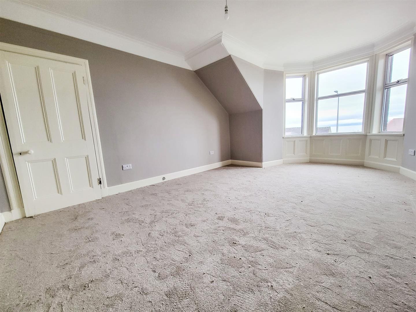 KNM0002LEVL Bedroom 1 (2).JPG