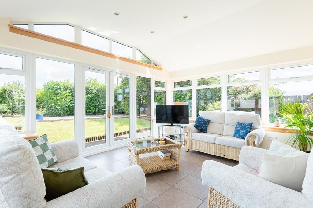 LEV1472PEM GARDEN ROOM right.jpg