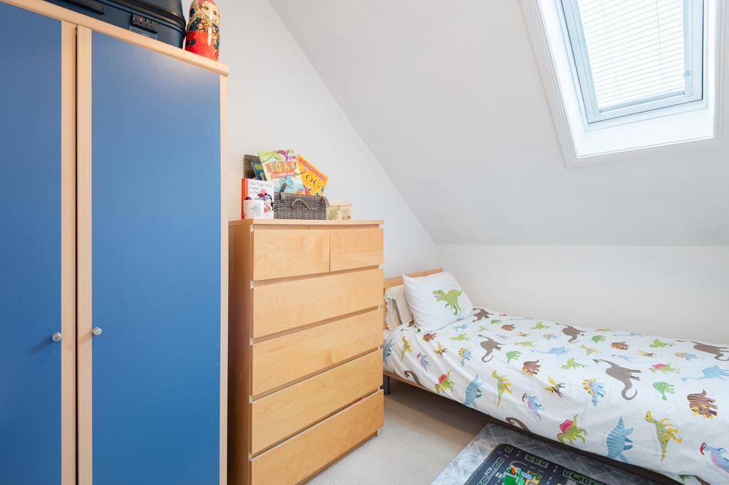 LEV1465PEM BEDROOM 3.jpg