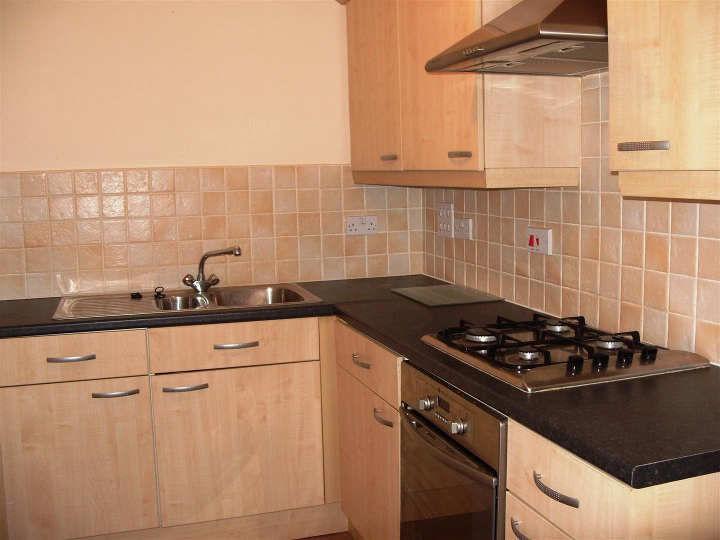 JMP0016GLE KITCHEN.jpg