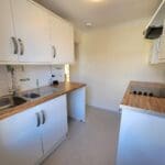 KNM0068GLEI Kitchen (1).jpg