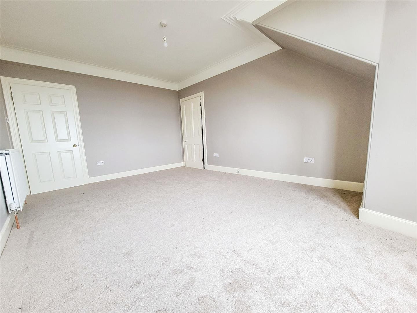 KNM0002LEVL Bedroom 1 (1).JPG