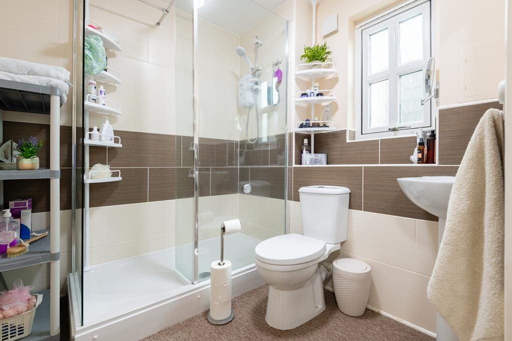 CUP1481SEG SHOWER ROOM.jpg