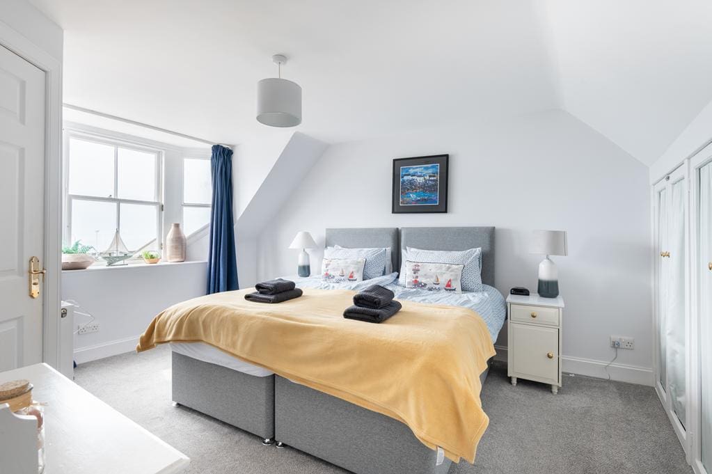 CUP1480SEG HARBOUR APARTMENT BEDROOM 2.jpg