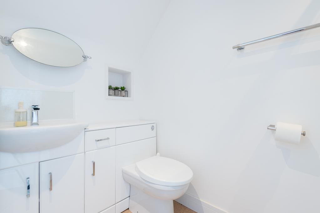 CUP1480SEG HARBOUR APARTMENT BEDROOM 3 ENSUITE SHO