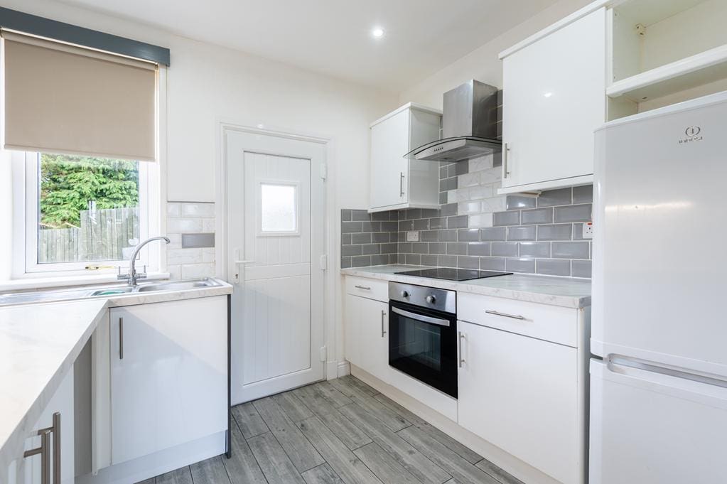 LEV1483PEM KITCHEN.jpg