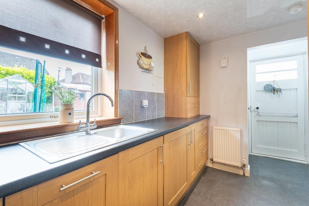 LEV1474SEG KITCHEN AGAIN.jpg
