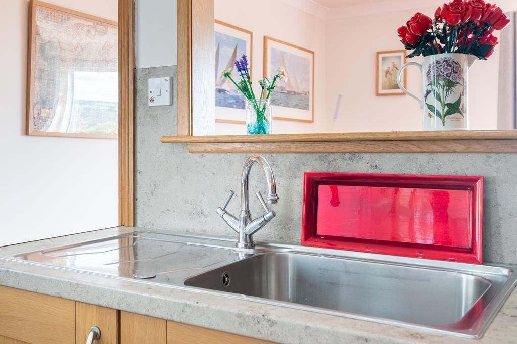 CUP1487SEG KITCHEN DETAIL 1.jpg