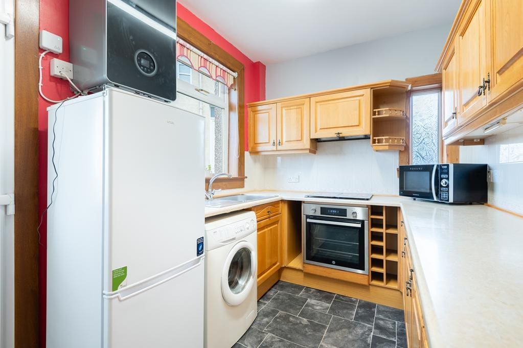 LEV1476PEM KITCHEN LEFT.jpg