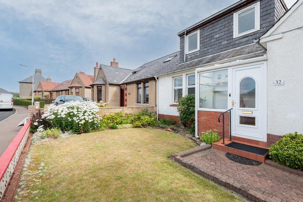 CUP1483SEG FRONT GARDEN.jpg