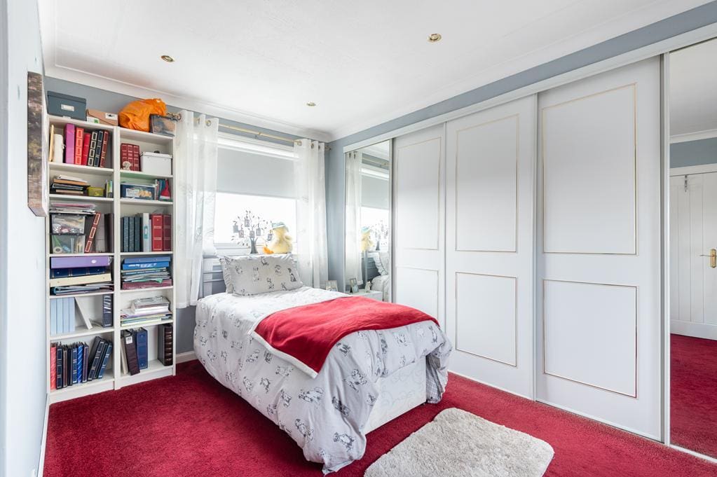 LEV1480PEM BEDROOM 1.jpg
