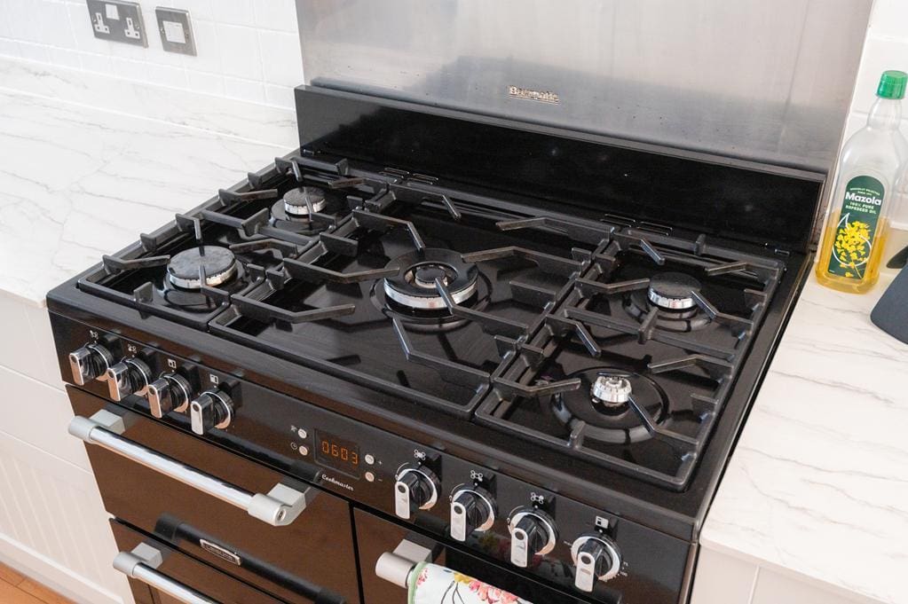 CUP1480SEG HARBOUR APARTMENT KITCHEN DETAIL.jpg