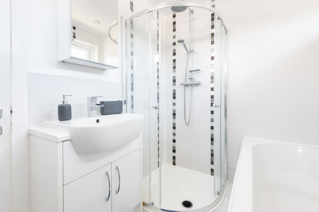 LEV1482PEM BATHROOM AGAIN.jpg