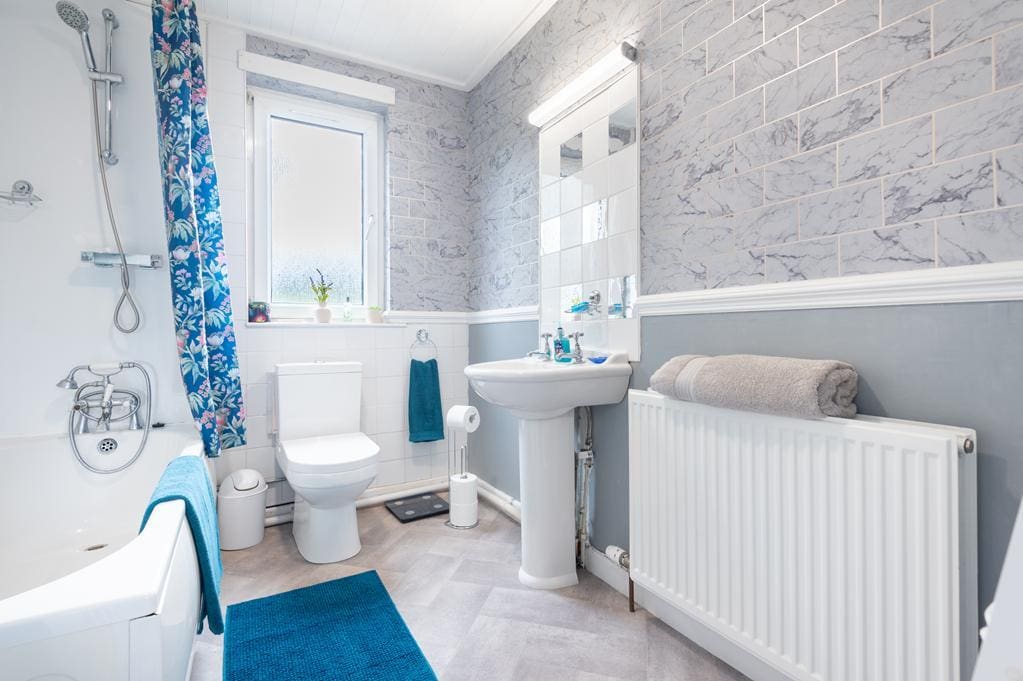 CUP1485PEM BATHROOM.jpg