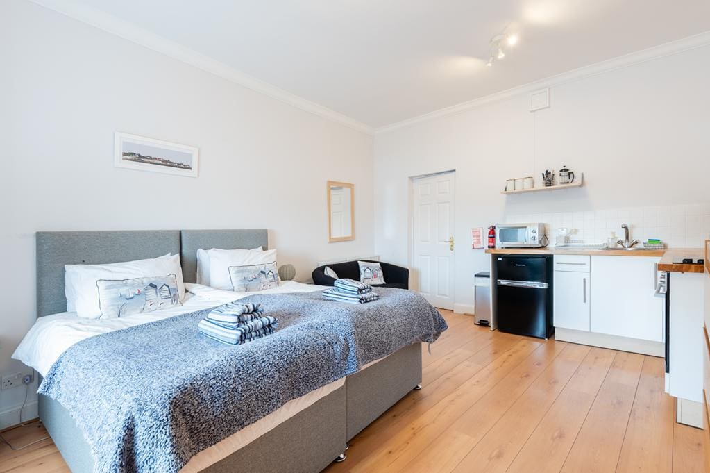 CUP1480SEG MARKET APARTMENT TO REAR.jpg