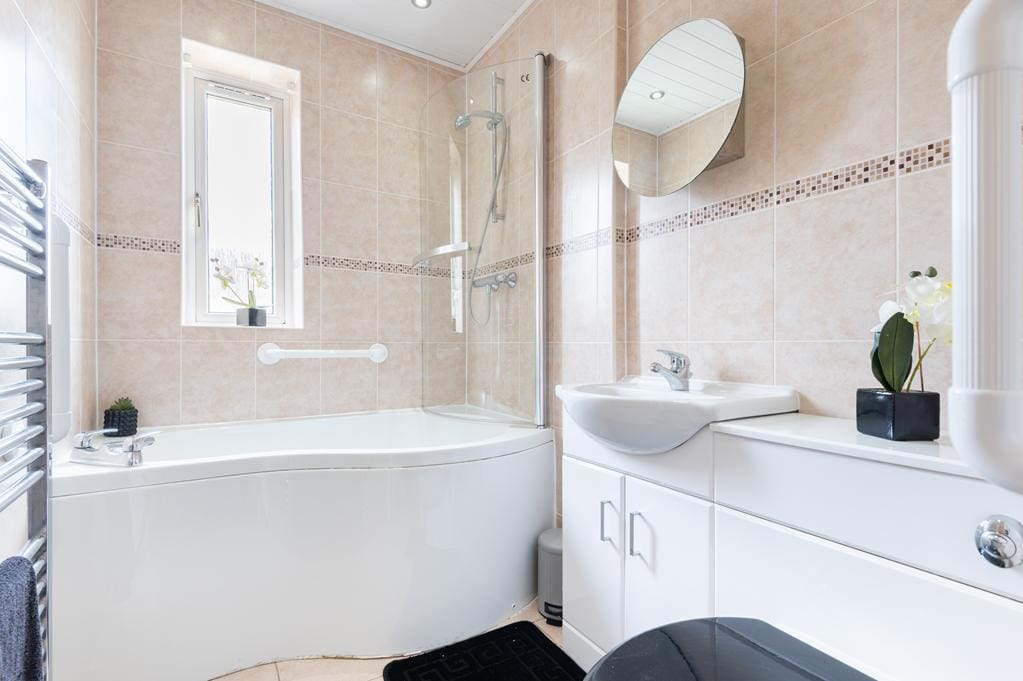 LEV1474SEG BATHROOM.jpg