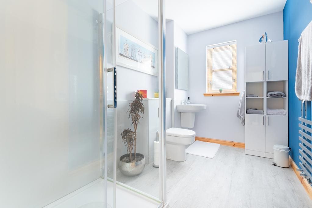 CUP1490SEG SHOWER ROOM.jpg