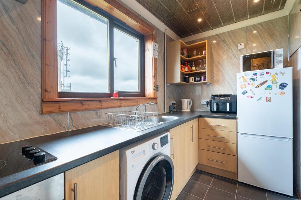 LEV1487PEM KITCHEN LEFT.jpg