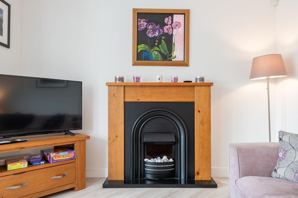 CUP1495SEG LIVING ROOM DETAIL.jpg