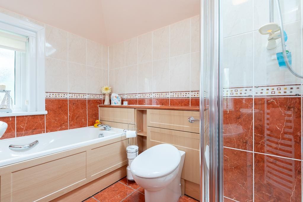 LEV1479PEM BATHROOM.jpg