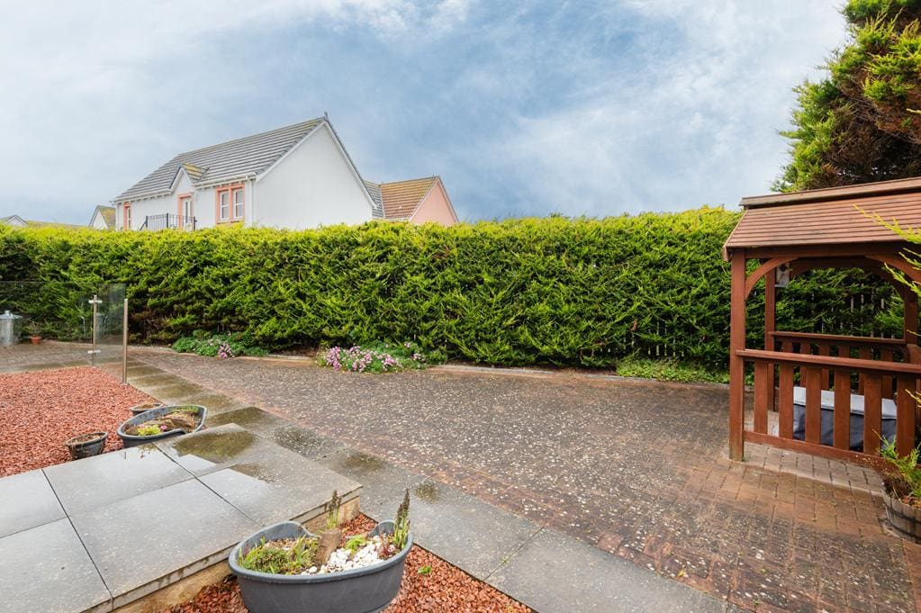 CUP1495SEG REAR GARDEN.jpg