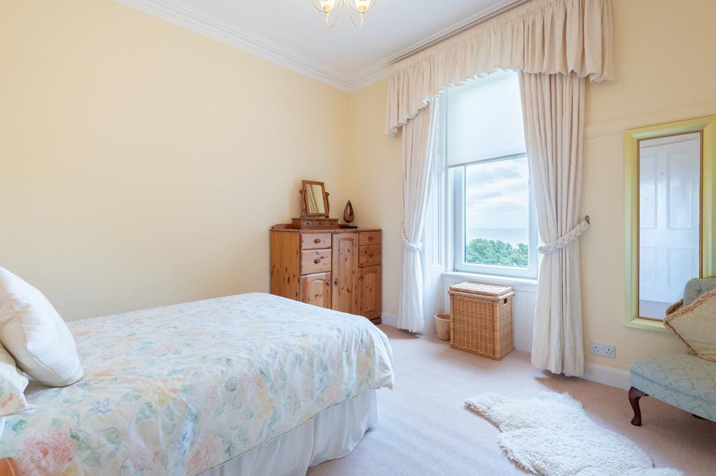 LEV1479PEM BEDROOM 4.jpg