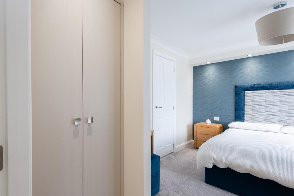 CUP1503SEG DRESSING AREA TO MASTER.jpg