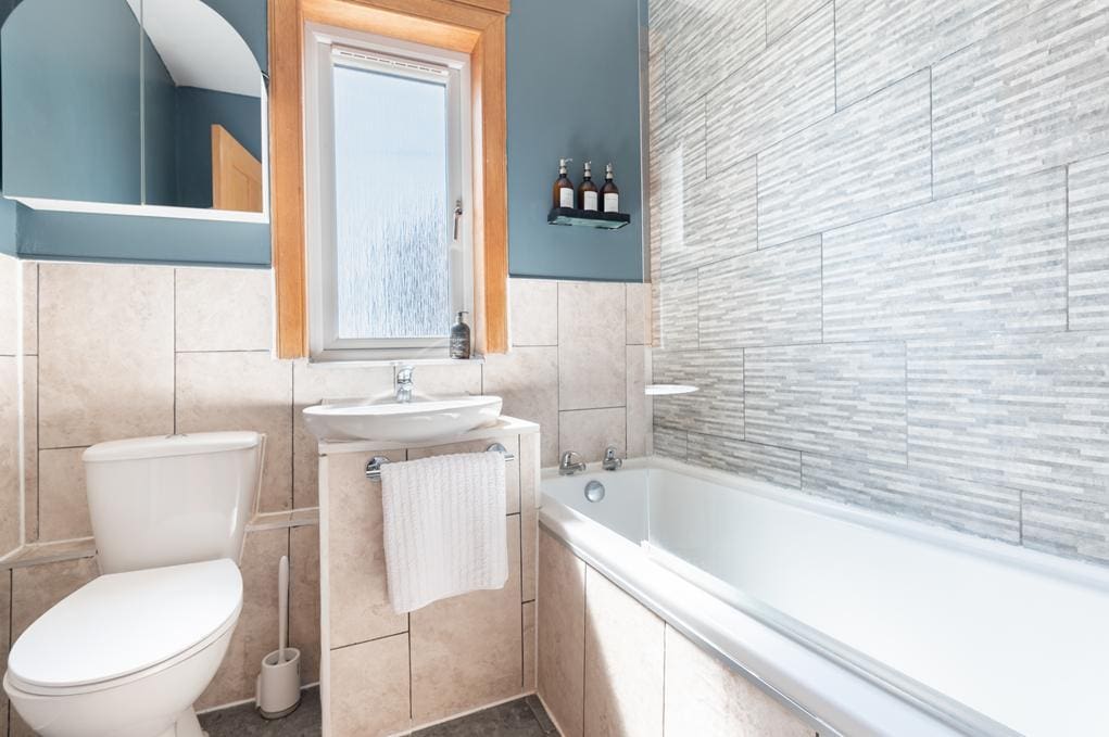 CUP1496SEG BATHROOM