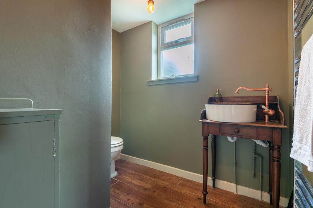 CUP1504SEG DOWNSTAIRS WC.jpg
