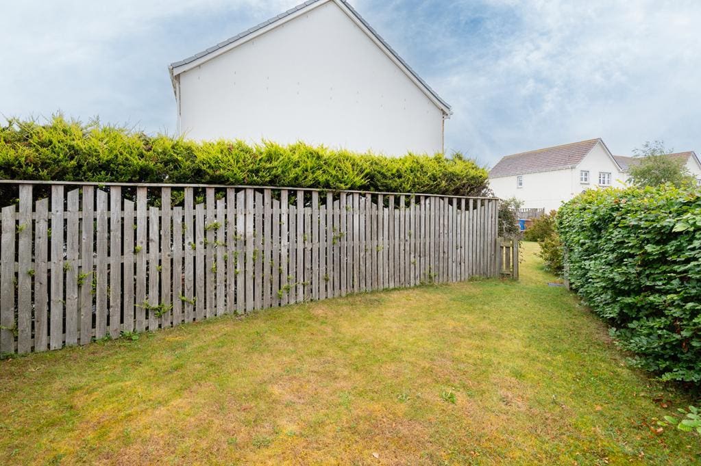 CUP1495SEG SIDE GARDEN.jpg