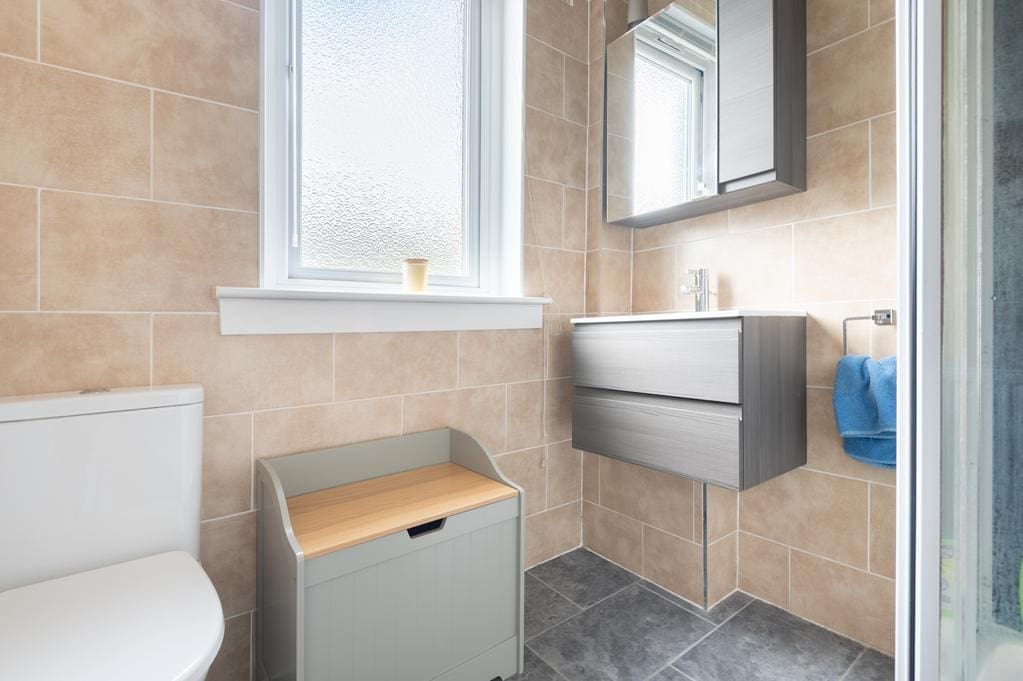 CUP1498SEG SHOWER ROOM AGAIN.jpg