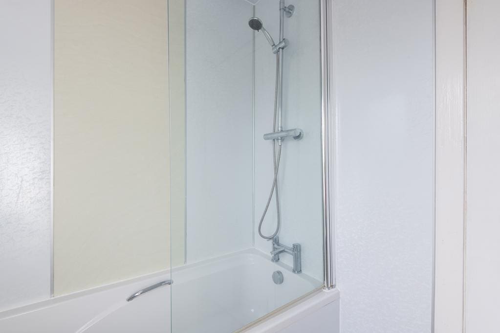 CUP1486SEG BATHROOM AGAIN.jpg