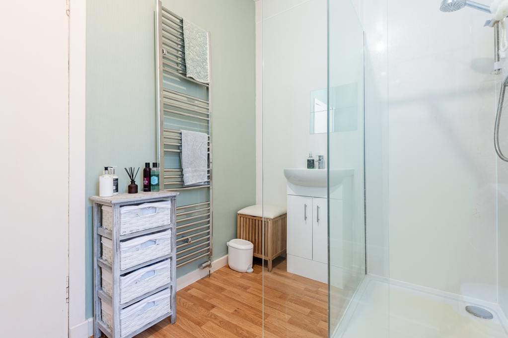 CUP1502SEG SHOWER ROOM AGAIN.jpg