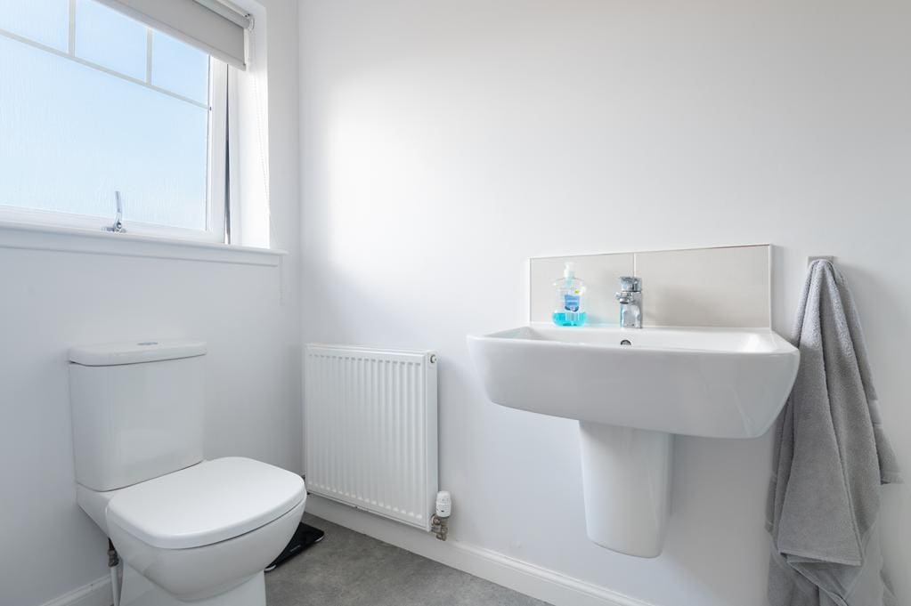 LEV1491PEM ENSUITE SHOWER ROOM.jpg