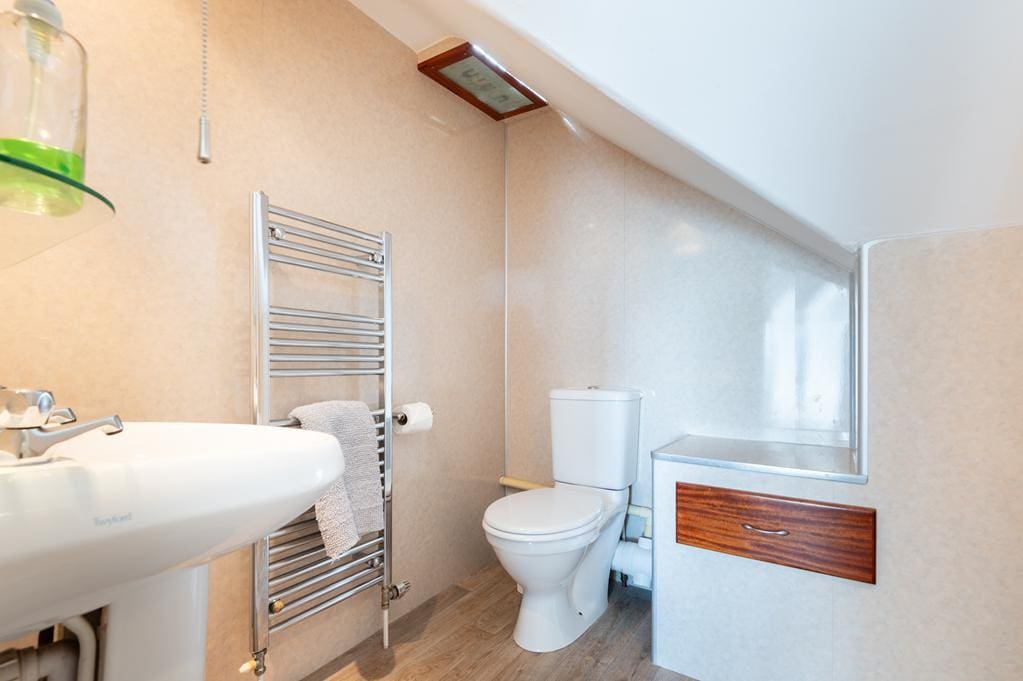 CUP1507JMP ENSUITE BATHROOM