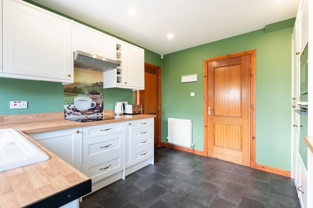 LEV1499PEM KITCHEN REAR