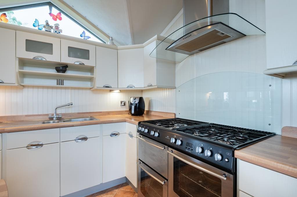 LEV1489PEM KITCHEN AGAIN.jpg