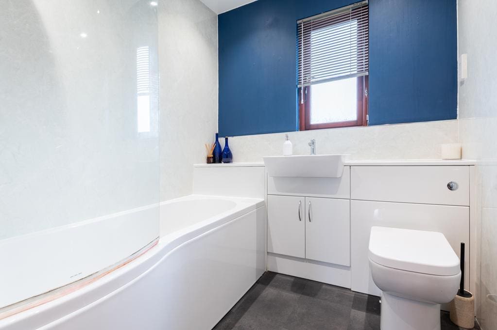 LEV1499PEM BATHROOM